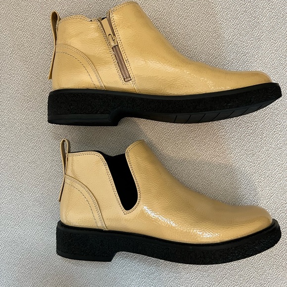 NWOT Franco Sarto Jellisa Patent Chelsea Boot in Beige - Picture 7 of 10